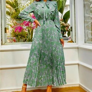 Floral Print Pleated Dress